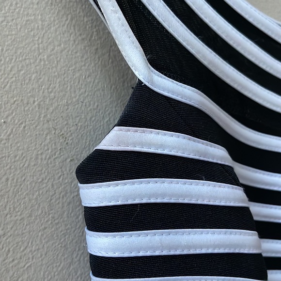 JS Collections Fitted Off Shoulder Bateau Neckline Top Size 4 - Picture 8 of 11